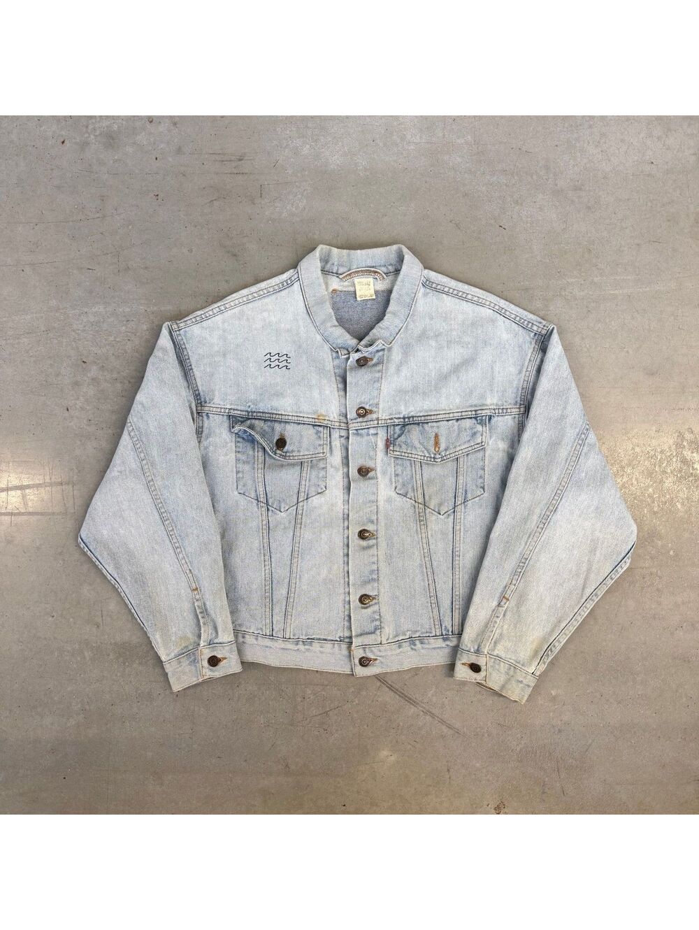 Vintage 90s Levis Light Wash Button Up Denim Cropped Trucker Jacket Blue Medium